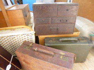 古いカバン　裁縫箱